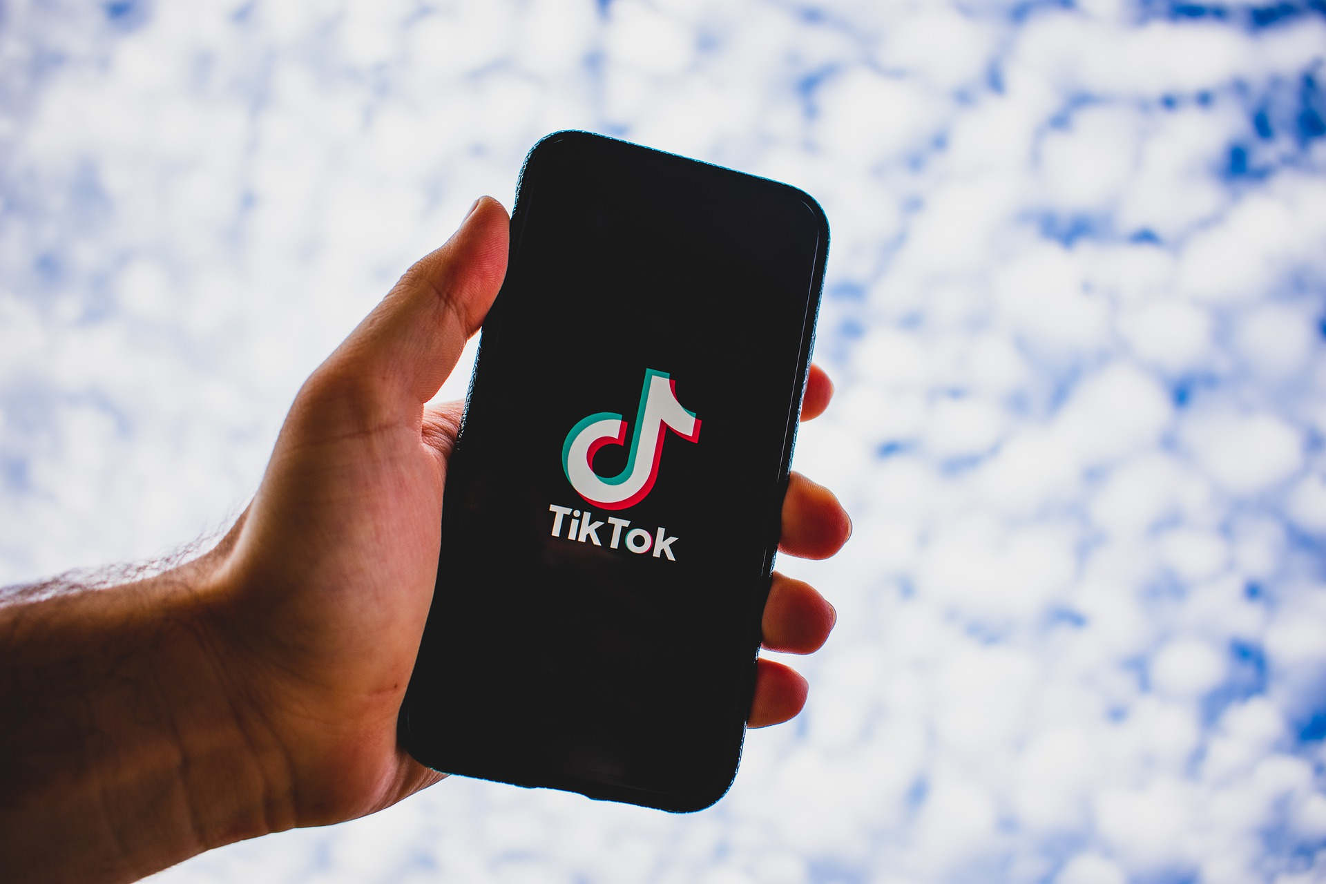 В Україні хочуть заборонити TikTok: хто автор ініціативи і наскільки це  реально?