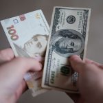 Курс валют на 25.07.2024: скільки коштують долар, євро і злотий