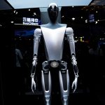 Tesla почне виробляти та використовувати людиноподібних роботів: коли очікувати