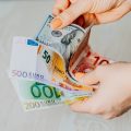 Курс валют на 26.07.2024: скільки коштують долар, євро і злотий