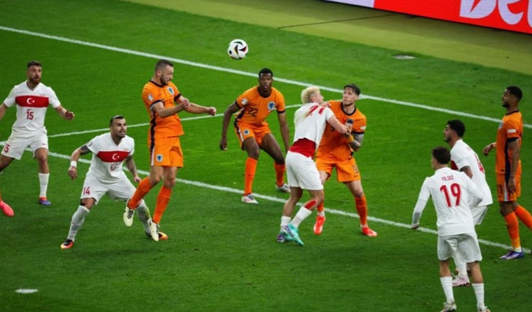 Драматична перемога Нідерландів над Туреччиною: Три голи і незабутня кінцівка