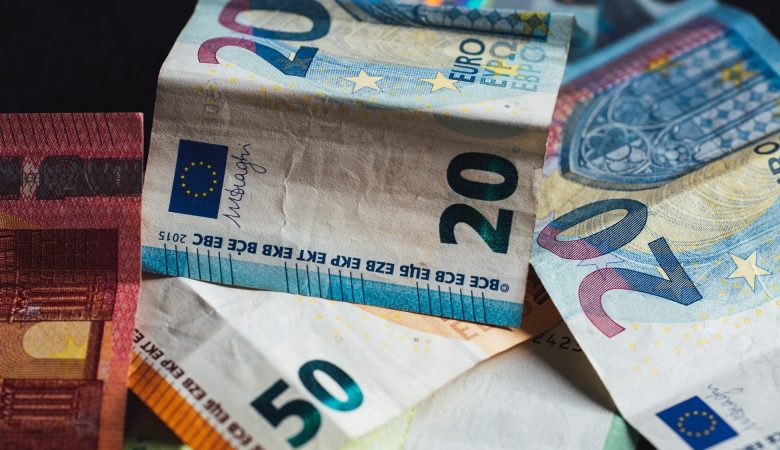 Курс валют на 23.07.2024: скільки коштують долар, євро і злотий