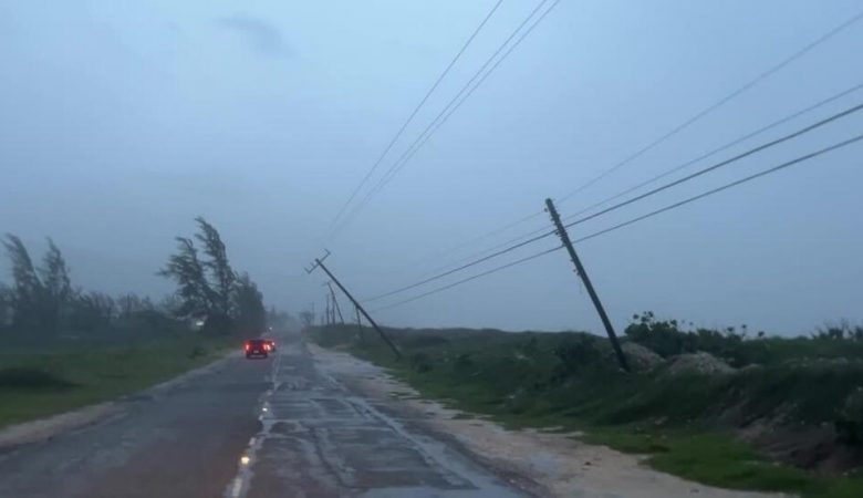 Руйнівний ураган «Берілл» зійшов на південне узбережжя Ямайки