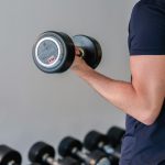 Що найкраще качає м'язи та уповільнює їхнє старіння: ТОП-5 вправ