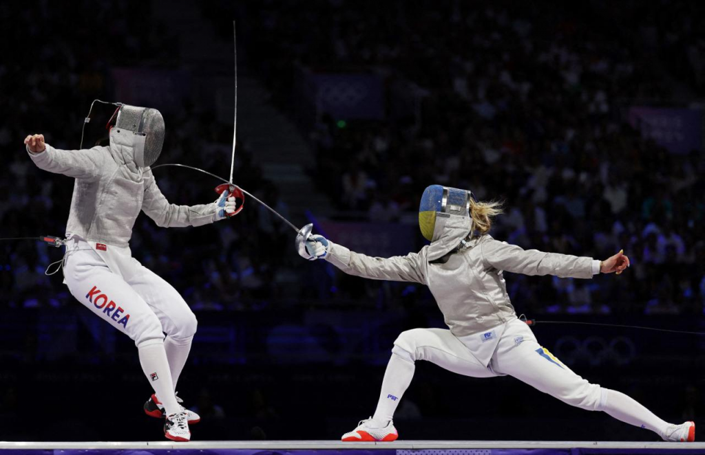 Олімпійська чемпіонка Ольга Харлан виставила свою переможну шаблю на аукціон для підтримки ЗСУ