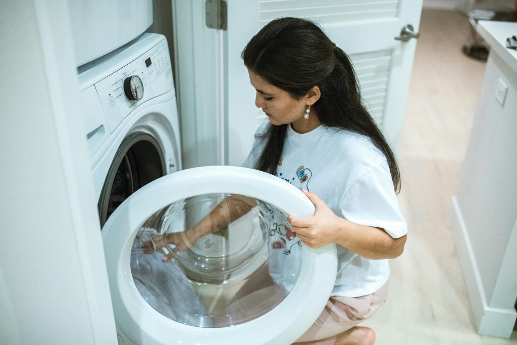 3 лайфхаки, як використовувати перекис водню під час прання білизни