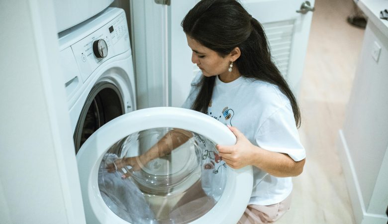 3 лайфхаки, як використовувати перекис водню під час прання білизни