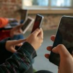 Каліфорнія прийняла закон про заборону використання смартфонів у школах