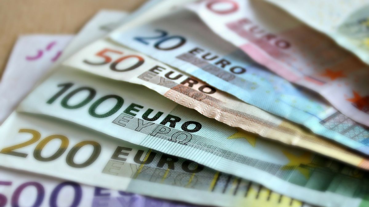 Курс валют на 16.09.2024: скільки коштують долар, євро і злотий