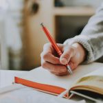Будь ласка або будь-ласка: як пишеться за новим правописом?