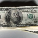 Курс валют на 16.10.2024: скільки коштують долар, євро і злотий