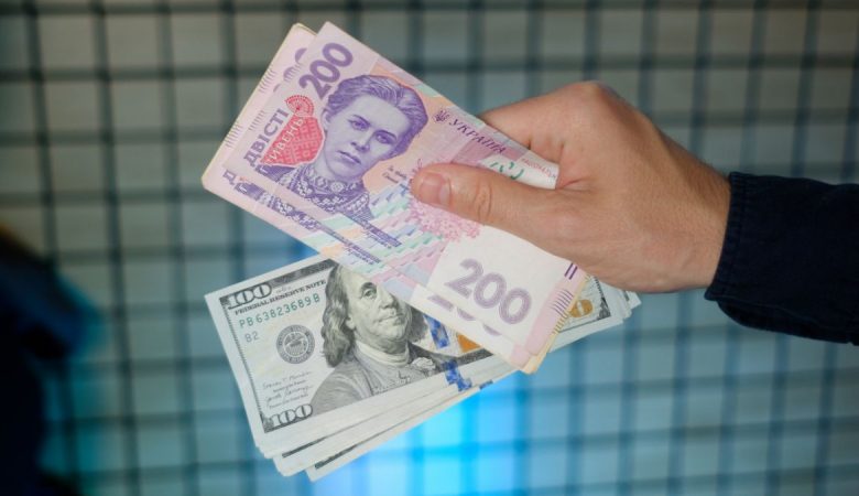 Курс валют на 11.10.2024: скільки коштують долар, євро і злотий