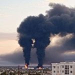 У Феодосії в Криму після атаки ЗСУ горить нафтобаза. Чому було оголошено техногенну надзвичайну ситуацію?