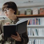 Встречают по одежке: як правильно сказати українською