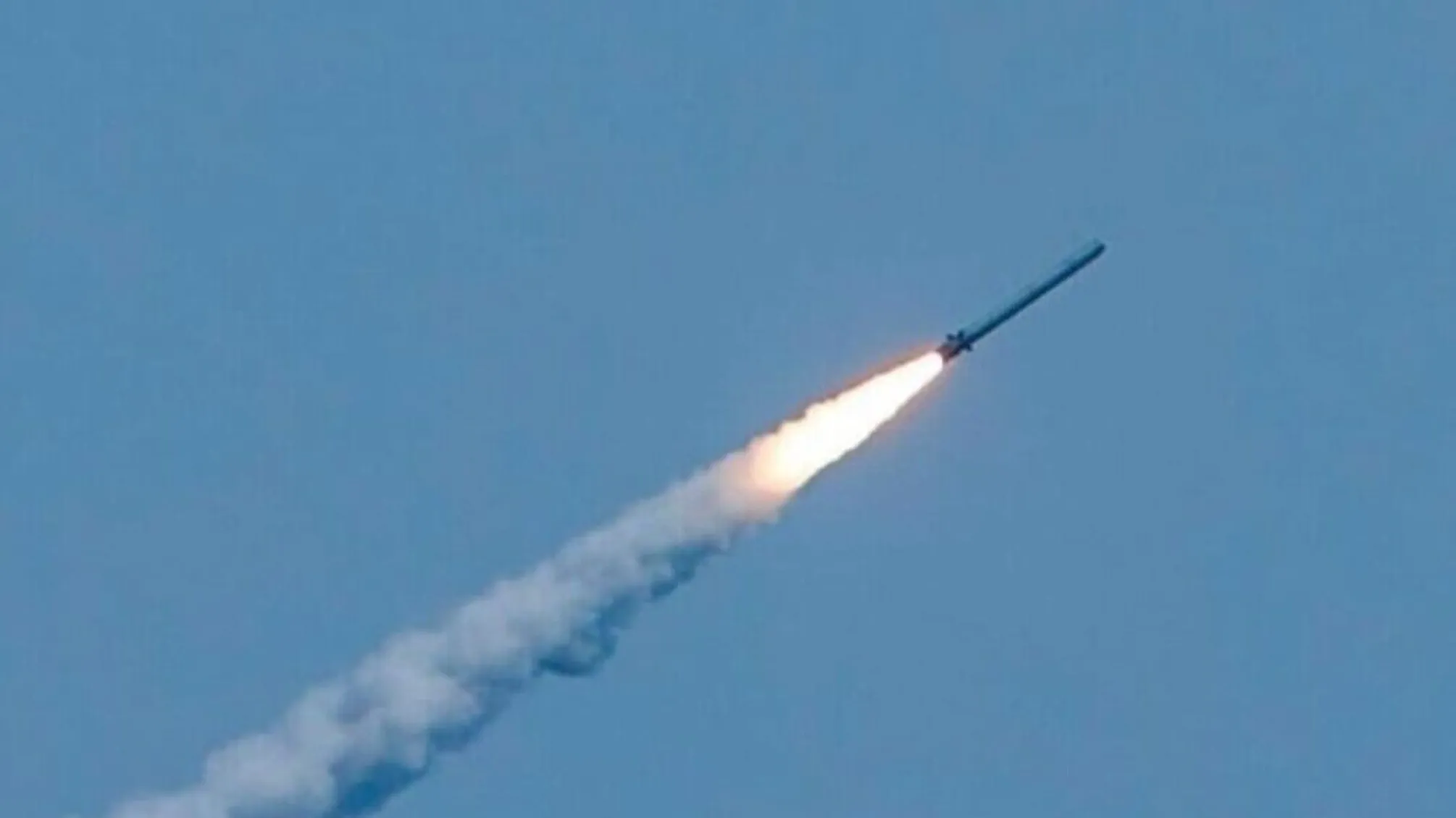 Вперше за 73 дні: Росія завдала комбінованого удару ракетами та дронами по Києву