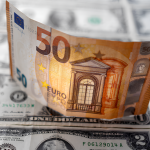 Курс валют на 6.12.2024: скільки коштують долар, євро і злотий