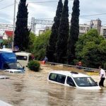 Росія йде під воду: місцева річка затопила вулиці Сочі