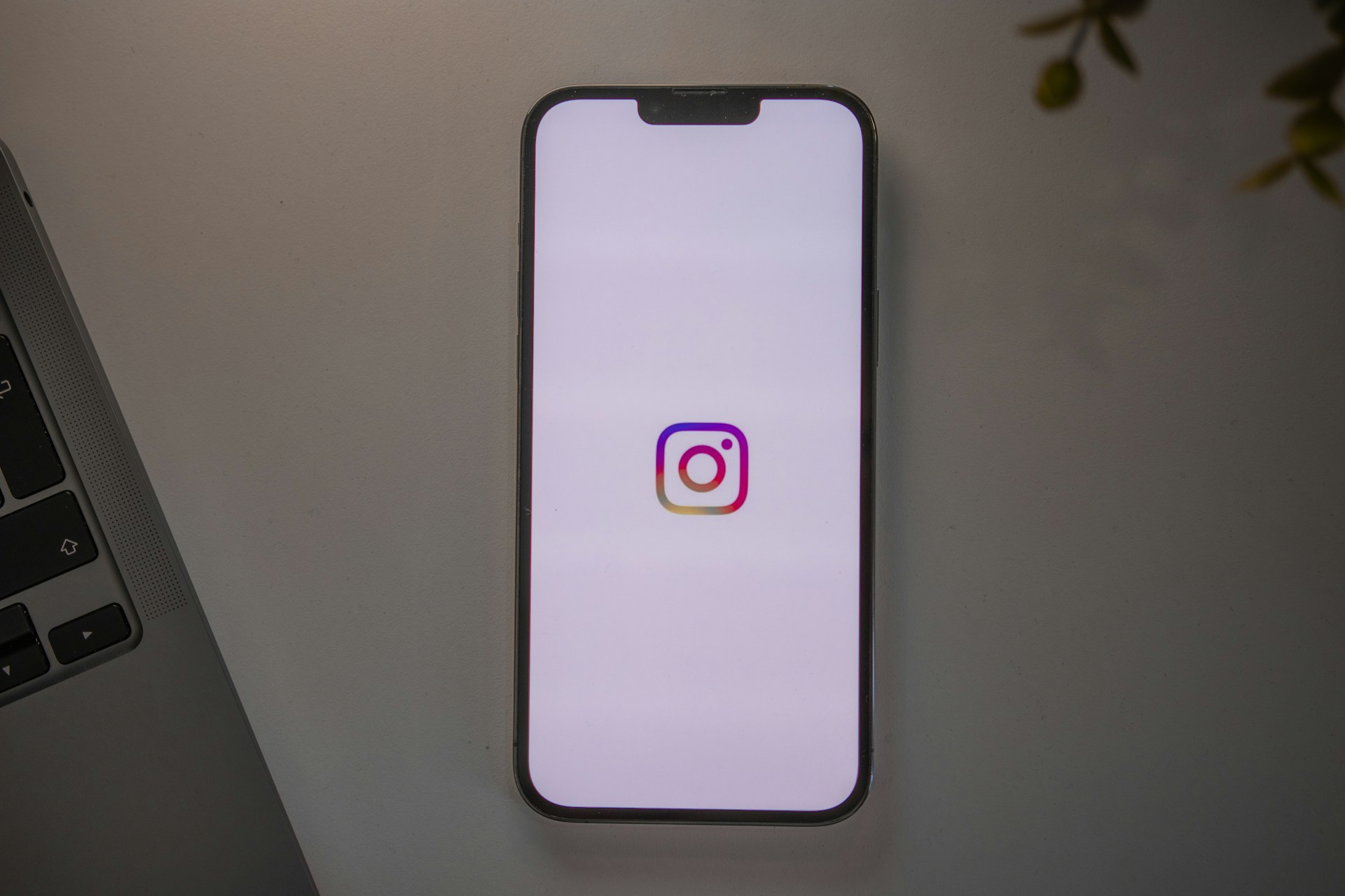 Як видалити відправлене СМС в Instagram так, щоб користувач не дізнався про це
