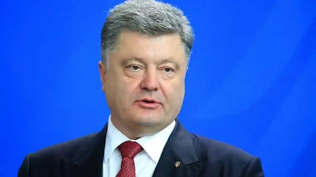 Порошенко зловили на новій схемі: як він прокручував донати українців через свій банк