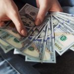 Вигідні інвестиції: куди вкласти гроші у 2025 році