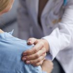 Прорив у медицині: в Японії тестують новий метод лікування паралічу