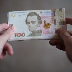 Нові доплати від Кабміну: кому і на скільки підвищать зарплату за знання англійської