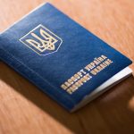 Під час оформлення паспорта за кордоном військовозобов’язаним більше не треба пред’являти військові документи