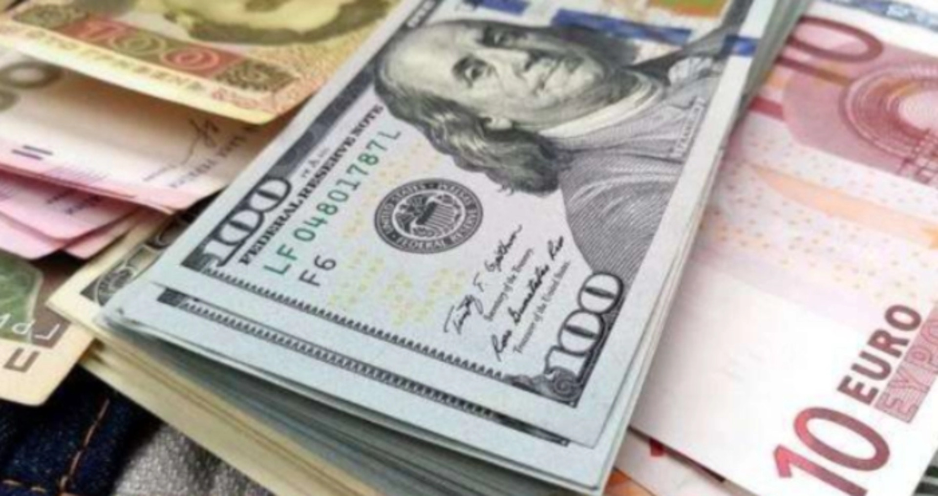 Курс валют на 4.04.2025: скільки коштують долар, євро і злотий