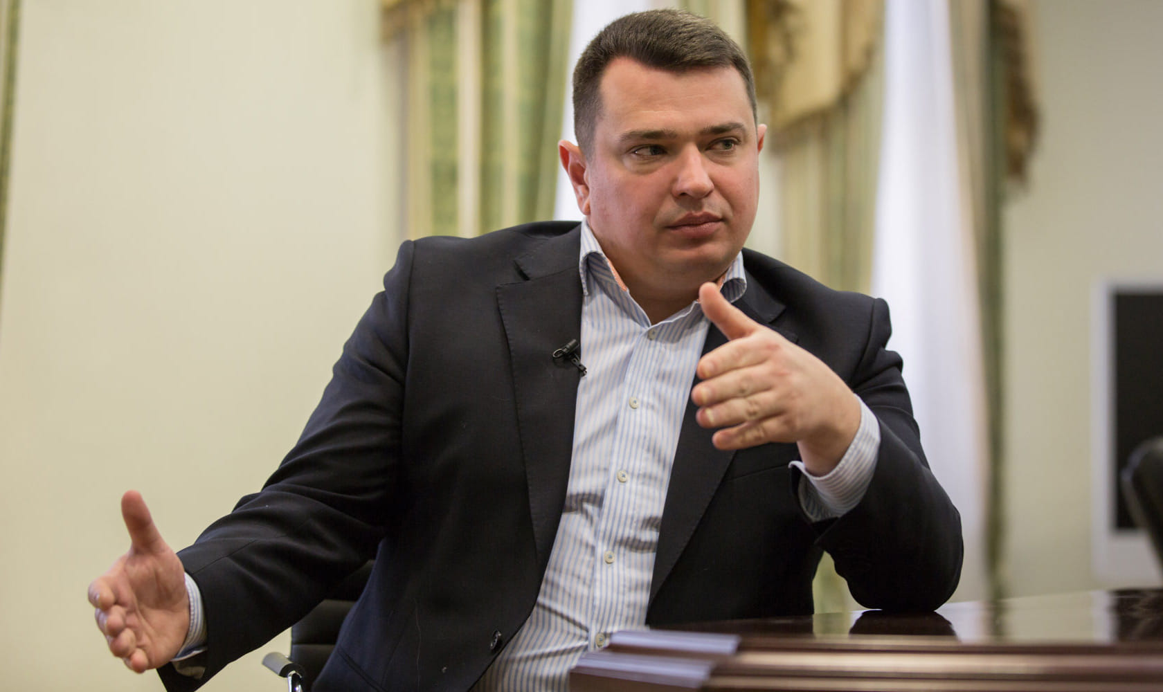 Чому звільнили Артема Ситника: що сталося в АОЗ і до чого тут закупівлі зброї