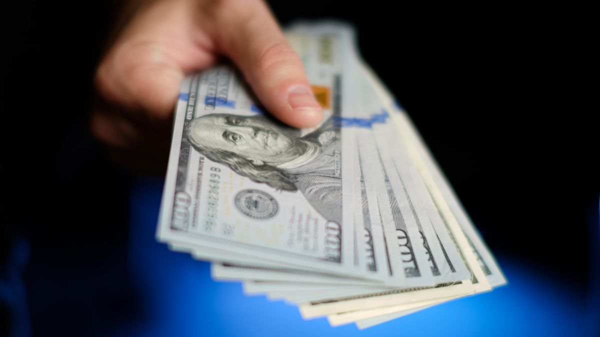 Курс валют на 21.04.2025: скільки коштують долар, євро і злотий