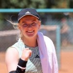 Британська тенісистка Франческа Джонс знепритомніла під час матчу та покинула корт на інвалідному візку
