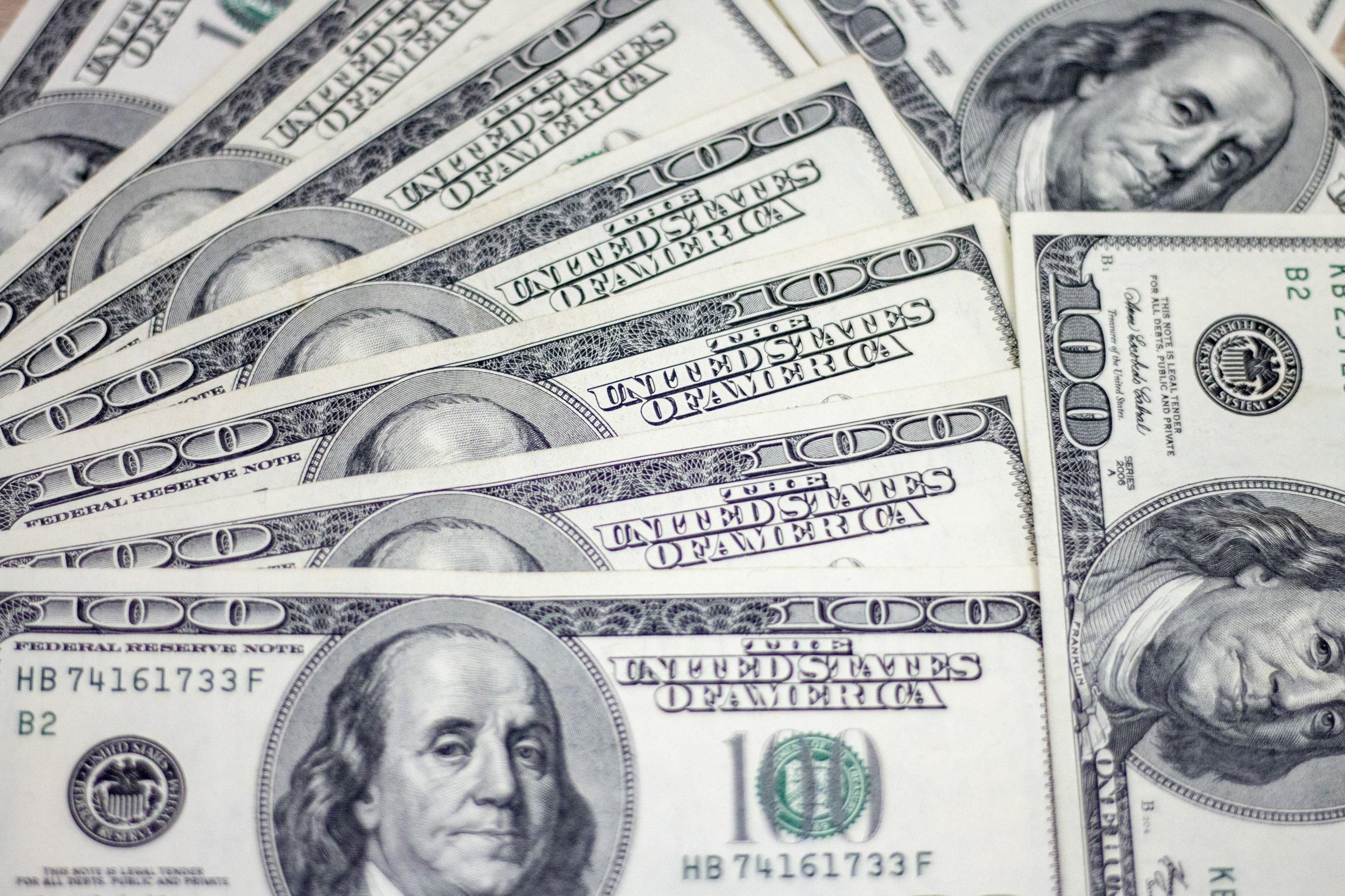 Курс валют на 3.04.2025: скільки коштують долар, євро і злотий