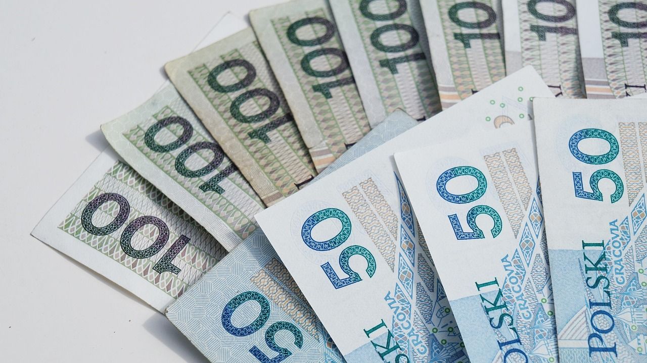 Курс валют на 30.04.2025: скільки коштують долар, євро і злотий