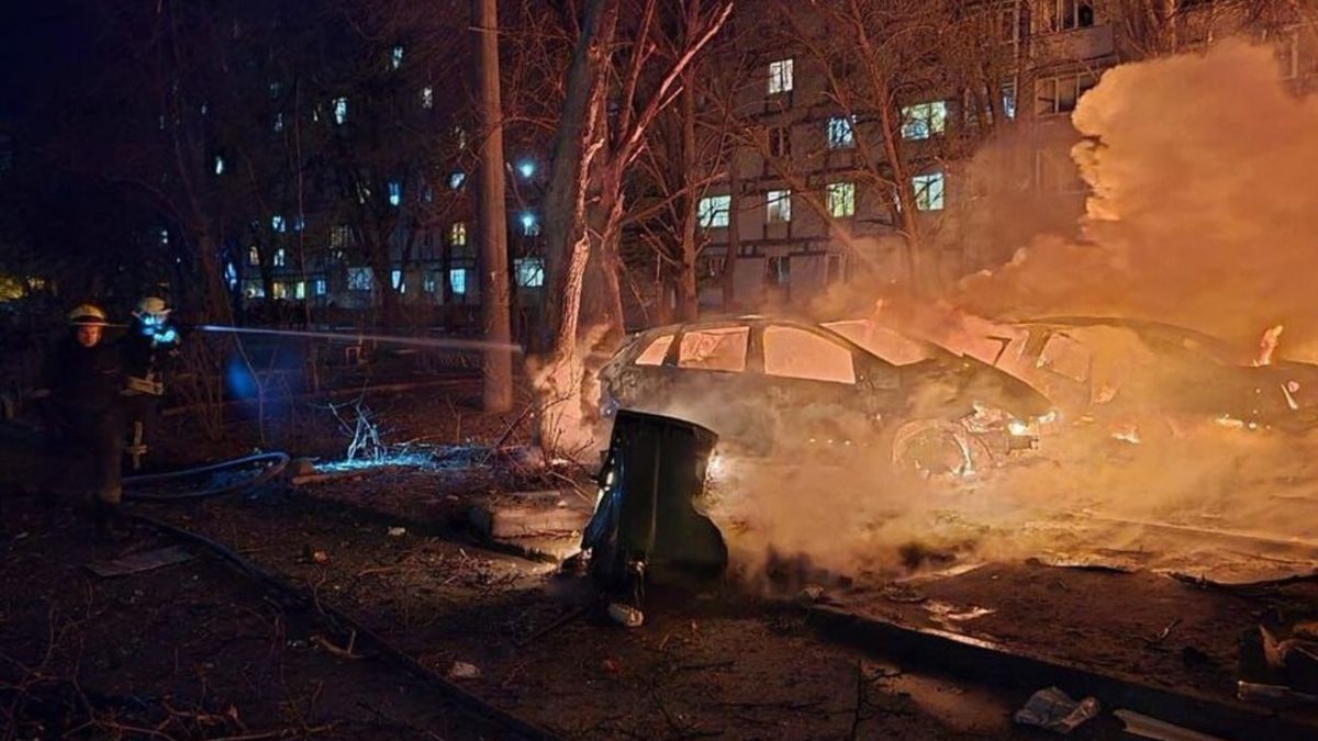 Нічна атака дронів на Київ: вибухи, пожежі та поранені – що відомо станом на ранок