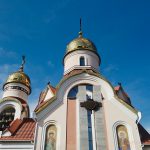 Батюшка чи отець: як правильно називати священнослужителя українською