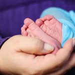 Скільки дітей потрібно народжувати українкам, щоб зберегти націю: демографічний прогноз