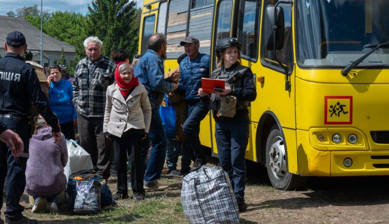 На Дніпропетровщині оголосили обов’язкову евакуацію родин з дітьми: перелік сіл та важливі рекомендації