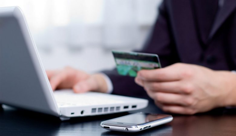 Українців почали масово викликати у податкову через інтернет-продаж: що відомо та як уникнути штрафів
