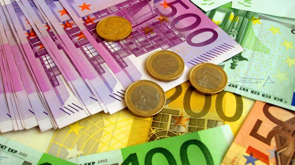 Курс валют на 14.05.2025: скільки коштують долар, євро і злотий