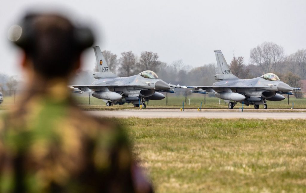 Перший бойовий виліт українського F-16 потрапив у кадр: відео бойового застосування по ворожій цілі