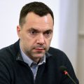 YouTube заблокував канал Арестовича в Україні: кого ще внесли до санкційного списку