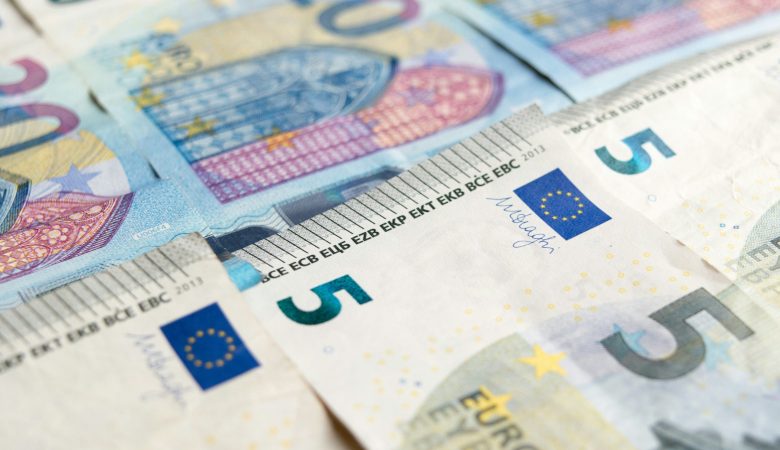 Курс валют на 2.05.2025: скільки коштують долар, євро і злотий