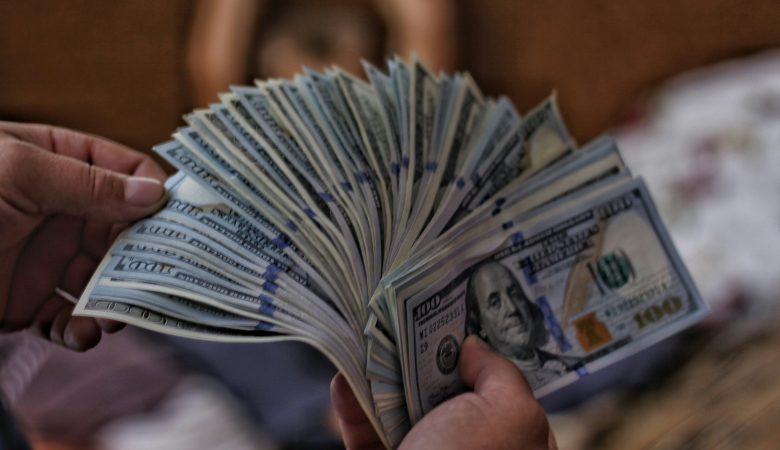 Курс валют на 6.05.2025: скільки коштують долар, євро і злотий