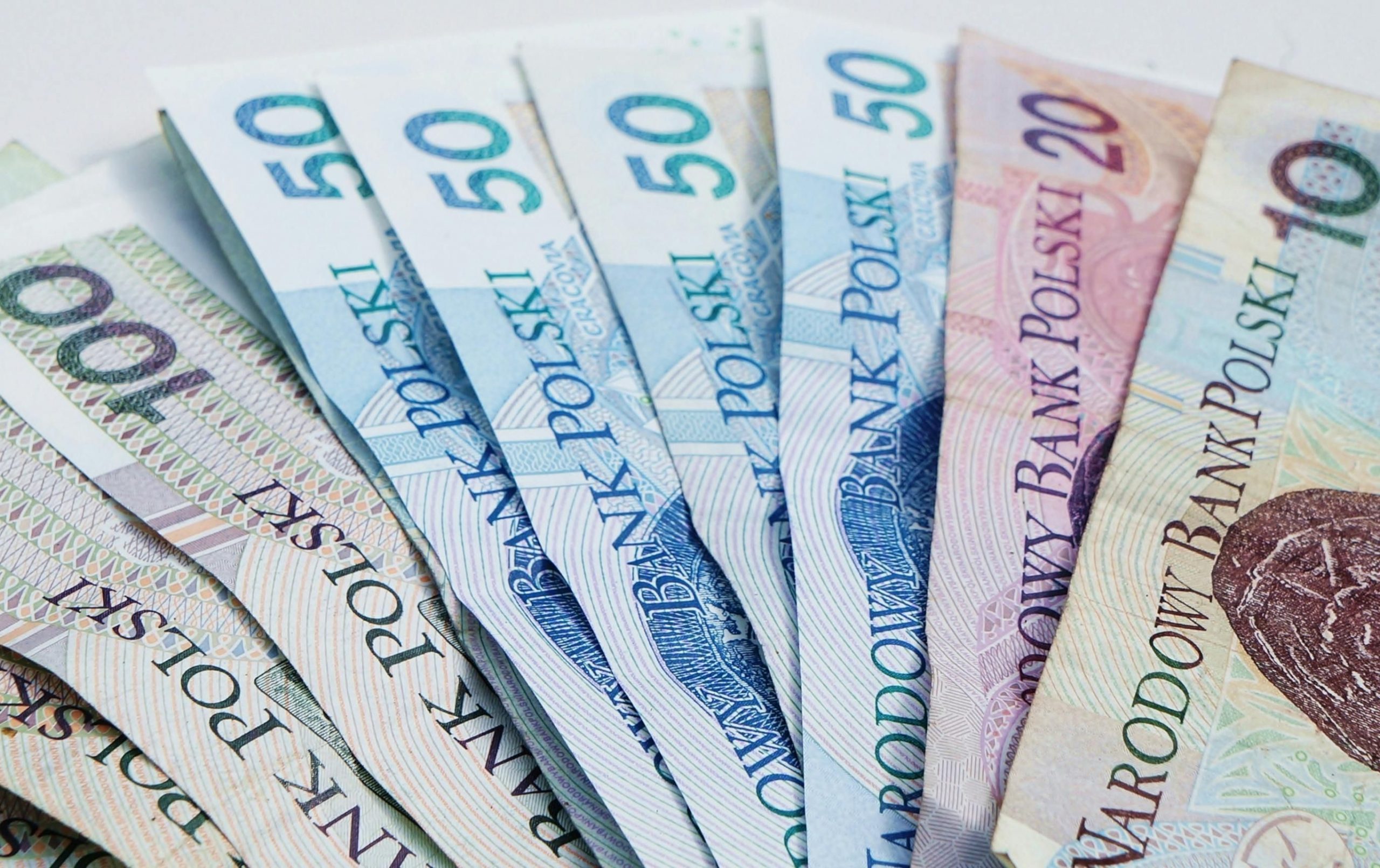 Курс валют на 30.05.2025: скільки коштують долар, євро і злотий