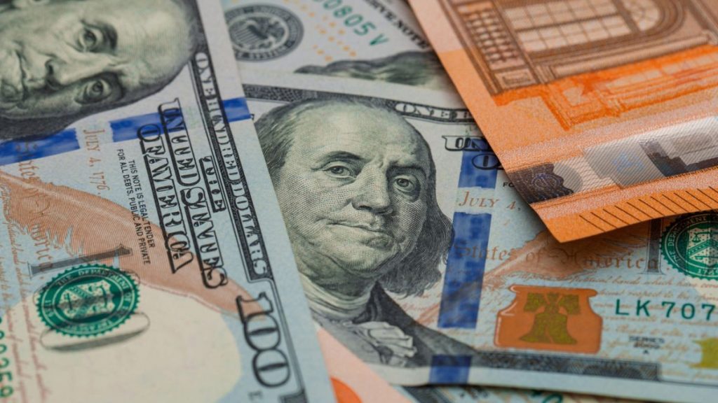 Курс валют на 9.05.2025: скільки коштують долар, євро і злотий