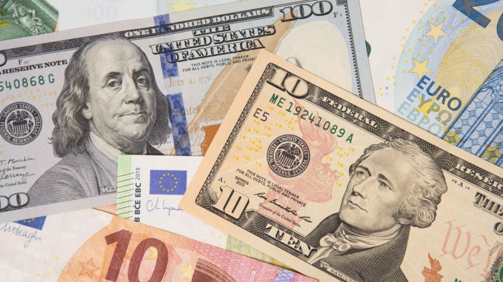Курс валют на 12.05.2025: скільки коштують долар, євро і злотий