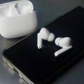 Як налаштувати управління та жести на Apple AirPods