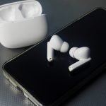Як налаштувати управління та жести на Apple AirPods
