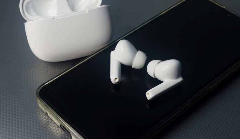 Як налаштувати управління та жести на Apple AirPods