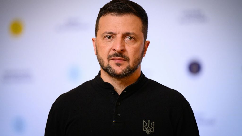 Зеленський пройшов Хрещатиком до Майдану та записав звернення до Дня пам'яті і перемоги над нацизмом